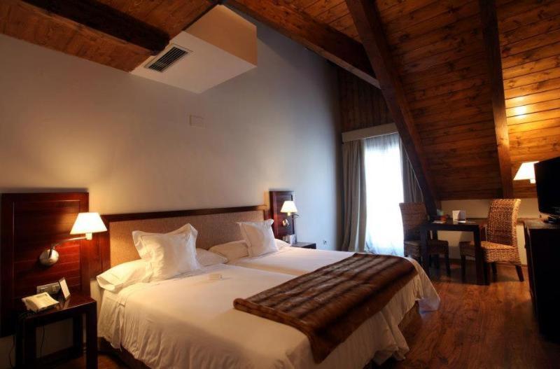 Hotel Abadia Del Pirineo Tramacastilla de Tena Zimmer foto
